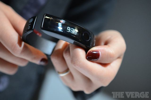 Ook LG introduceert een smartband (foto: The Verge)