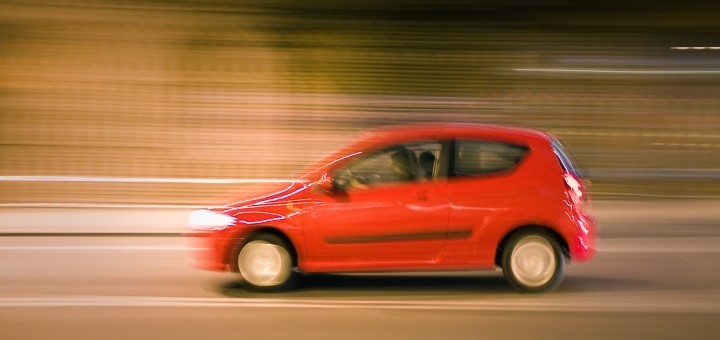 Opdracht in Goalie: maak een foto van een rode auto (foto credit: www.flickr.com/photos/ariander)