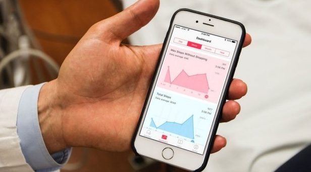 VascTrac, een nieuwe ResearchKit app van Stanford (foto: Norbert von der Groeben, Stanford University)