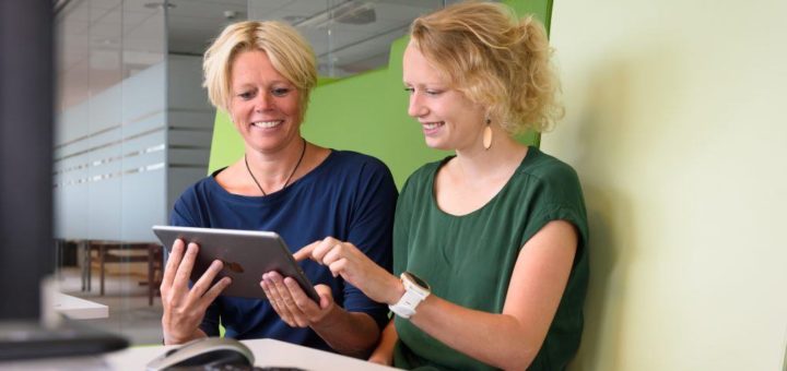 Cindy Veenhof (UMCU en Hogeschool Utrecht) en promovendus Corelien Kloek (Universiteit van Tilburg en NIVEL)